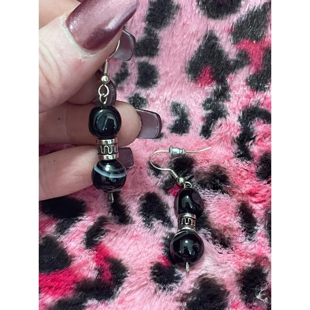 VTG 80's Handmade Silver Hooked Dangling Black White Swirl Glass Beaded Earrings - Picture 5 of 8